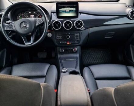 Красный Мерседес Б-класс, объемом двигателя 0 л и пробегом 95 тыс. км за 10800 $, фото 12 на Automoto.ua