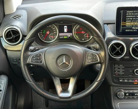 Красный Мерседес Б-класс, объемом двигателя 0 л и пробегом 137 тыс. км за 10790 $, фото 19 на Automoto.ua