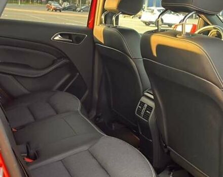 Красный Мерседес Б-класс, объемом двигателя 0 л и пробегом 117 тыс. км за 11300 $, фото 10 на Automoto.ua