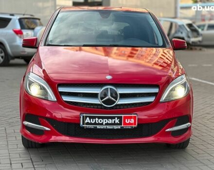 Красный Мерседес Б-класс, объемом двигателя 0 л и пробегом 137 тыс. км за 10790 $, фото 1 на Automoto.ua