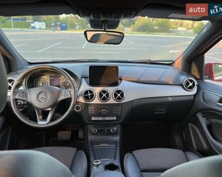 Красный Мерседес Б-класс, объемом двигателя 0 л и пробегом 117 тыс. км за 11300 $, фото 8 на Automoto.ua