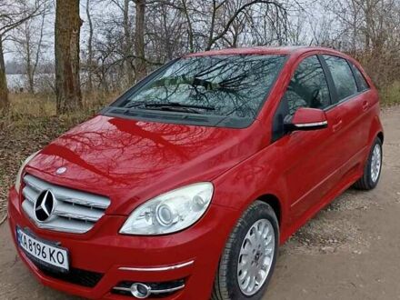 Красный Мерседес Б-класс, объемом двигателя 1.7 л и пробегом 165 тыс. км за 7200 $, фото 1 на Automoto.ua