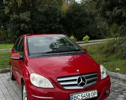 Красный Мерседес Б-класс, объемом двигателя 1.7 л и пробегом 89 тыс. км за 8000 $, фото 1 на Automoto.ua