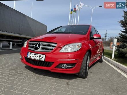 Мерседес Б-клас 2011 у Дніпро (Дніпропетровську) на Automoto.ua Червоний Мерседес Б-клас, об'ємом двигуна 1.7 л та пробігом 148 тис. км за 9000 $, фото 1 на Automoto.ua
