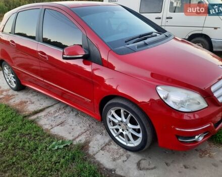 Красный Мерседес Б-класс, объемом двигателя 1.99 л и пробегом 380 тыс. км за 9000 $, фото 1 на Automoto.ua