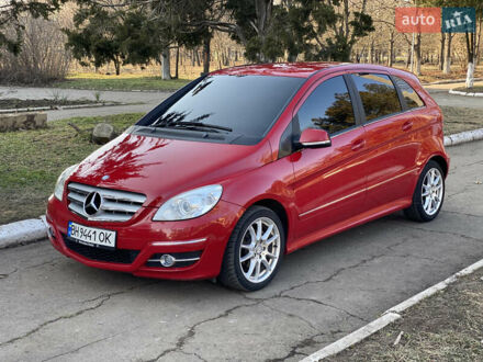 Мерседес Б-класс 2011 в Одессе на Automoto.ua Красный Мерседес Б-класс, объемом двигателя 1.7 л и пробегом 91 тыс. км за 8700 $, фото 1 на Automoto.ua