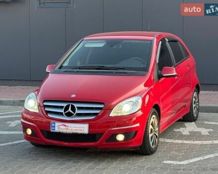Красный Мерседес Б-класс, объемом двигателя 1.7 л и пробегом 82 тыс. км за 8999 $, фото 1 на Automoto.ua