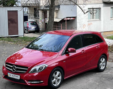 Червоний Мерседес Б-клас, об'ємом двигуна 1.8 л та пробігом 130 тис. км за 10999 $, фото 1 на Automoto.ua