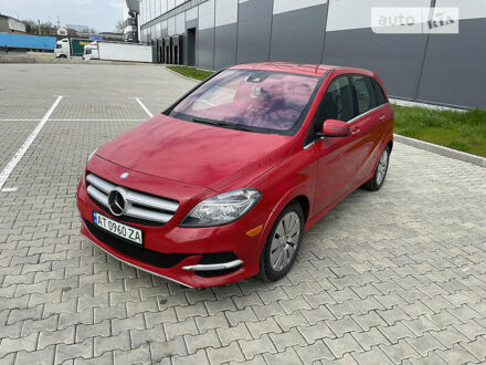 Мерседес Б-класс 2014 в Ивано-Франковске на Automoto.ua Красный Мерседес Б-класс, объемом двигателя 0 л и пробегом 68 тыс. км за 15000 $, фото 1 на Automoto.ua