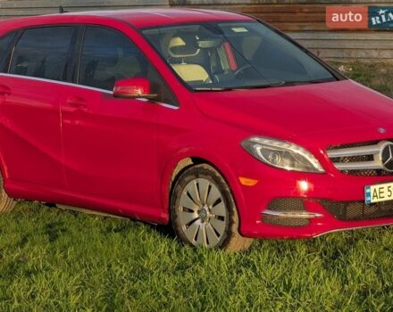 Красный Мерседес Б-класс, объемом двигателя 0 л и пробегом 201 тыс. км за 8000 $, фото 1 на Automoto.ua