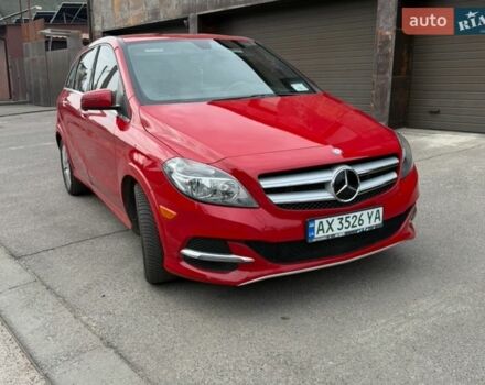 Красный Мерседес Б-класс, объемом двигателя 0 л и пробегом 146 тыс. км за 8900 $, фото 1 на Automoto.ua