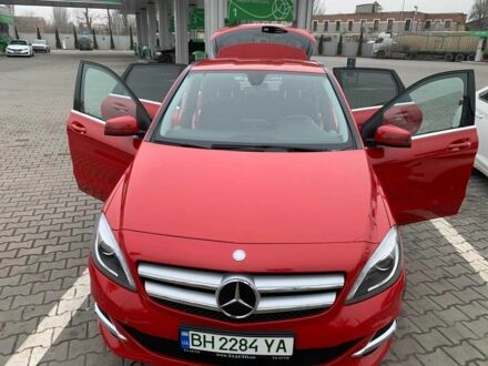 Мерседес Б-клас 2015 у Одесі на Automoto.ua Червоний Мерседес Б-клас, об'ємом двигуна 0 л та пробігом 56 тис. км за 10800 $, фото 1 на Automoto.ua