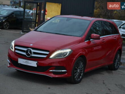 Красный Мерседес Б-класс, объемом двигателя 0 л и пробегом 122 тыс. км за 9999 $, фото 1 на Automoto.ua