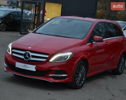 Красный Мерседес Б-класс, объемом двигателя 0 л и пробегом 122 тыс. км за 9999 $, фото 1 на Automoto.ua