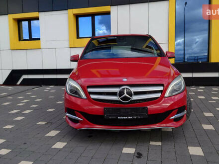 Красный Мерседес Б-класс, объемом двигателя 0 л и пробегом 108 тыс. км за 10800 $, фото 1 на Automoto.ua