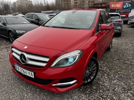 Красный Мерседес Б-класс, объемом двигателя 0 л и пробегом 146 тыс. км за 9988 $, фото 1 на Automoto.ua