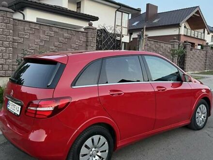 Мерседес Б-клас 2017 у Рівному на Automoto.ua Червоний Мерседес Б-клас, об'ємом двигуна 0 л та пробігом 135 тис. км за 11200 $, фото 1 на Automoto.ua