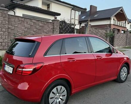 Червоний Мерседес Б-клас, об'ємом двигуна 0 л та пробігом 135 тис. км за 11200 $, фото 1 на Automoto.ua