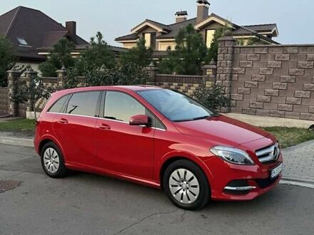 Червоний Мерседес Б-клас, об'ємом двигуна 0 л та пробігом 135 тис. км за 11700 $, фото 1 на Automoto.ua