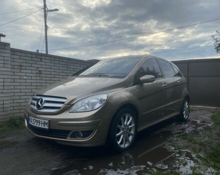 Желтый Мерседес Б-класс, объемом двигателя 2 л и пробегом 340 тыс. км за 6200 $, фото 2 на Automoto.ua