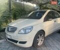 Желтый Мерседес Б-класс, объемом двигателя 1.99 л и пробегом 310 тыс. км за 6555 $, фото 1 на Automoto.ua