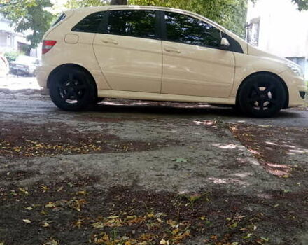 Жовтий Мерседес Б-клас, об'ємом двигуна 1.99 л та пробігом 272 тис. км за 7000 $, фото 4 на Automoto.ua