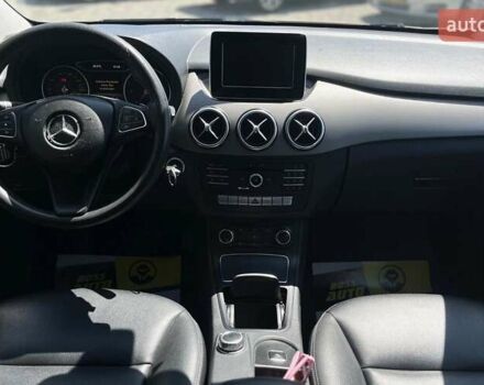 Желтый Мерседес Б-класс, объемом двигателя 1.46 л и пробегом 510 тыс. км за 10199 $, фото 19 на Automoto.ua