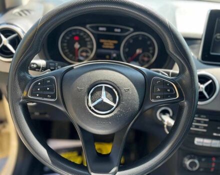 Желтый Мерседес Б-класс, объемом двигателя 1.5 л и пробегом 510 тыс. км за 10199 $, фото 17 на Automoto.ua