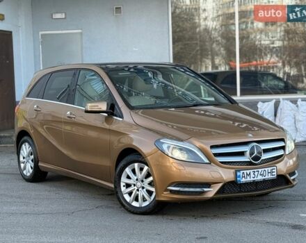Желтый Мерседес Б-класс, объемом двигателя 1.8 л и пробегом 274 тыс. км за 9900 $, фото 1 на Automoto.ua
