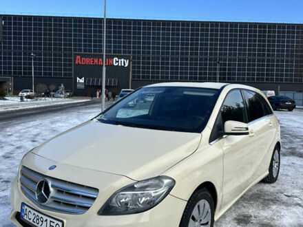 Желтый Мерседес Б-класс, объемом двигателя 1.46 л и пробегом 282 тыс. км за 7900 $, фото 1 на Automoto.ua