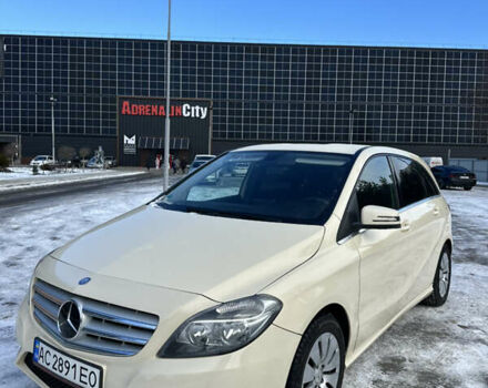 Желтый Мерседес Б-класс, объемом двигателя 1.46 л и пробегом 282 тыс. км за 7900 $, фото 1 на Automoto.ua