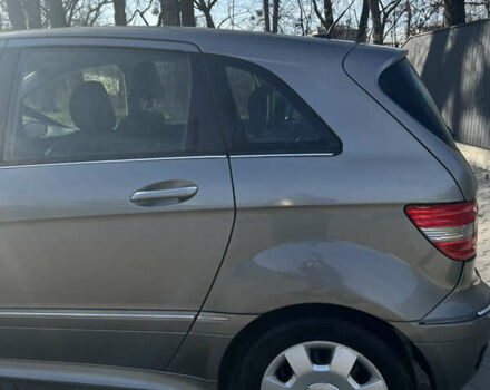 Серый Мерседес Б-класс, объемом двигателя 2 л и пробегом 235 тыс. км за 6200 $, фото 2 на Automoto.ua