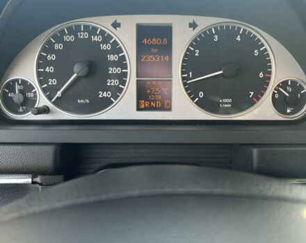 Серый Мерседес Б-класс, объемом двигателя 2 л и пробегом 235 тыс. км за 6200 $, фото 5 на Automoto.ua