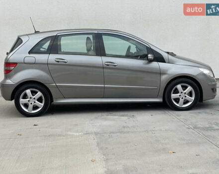 Сірий Мерседес Б-клас, об'ємом двигуна 2 л та пробігом 273 тис. км за 6900 $, фото 2 на Automoto.ua