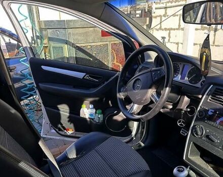 Серый Мерседес Б-класс, объемом двигателя 2 л и пробегом 210 тыс. км за 5500 $, фото 4 на Automoto.ua