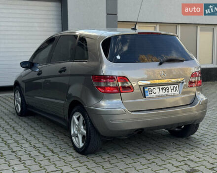 Серый Мерседес Б-класс, объемом двигателя 2 л и пробегом 267 тыс. км за 6600 $, фото 3 на Automoto.ua