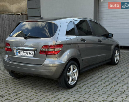 Серый Мерседес Б-класс, объемом двигателя 2 л и пробегом 267 тыс. км за 6600 $, фото 4 на Automoto.ua