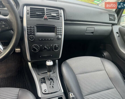 Сірий Мерседес Б-клас, об'ємом двигуна 2 л та пробігом 210 тис. км за 6200 $, фото 12 на Automoto.ua