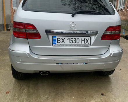 Серый Мерседес Б-класс, объемом двигателя 2 л и пробегом 306 тыс. км за 6200 $, фото 4 на Automoto.ua