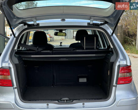 Сірий Мерседес Б-клас, об'ємом двигуна 2 л та пробігом 210 тис. км за 6200 $, фото 17 на Automoto.ua