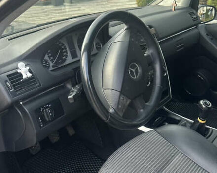 Серый Мерседес Б-класс, объемом двигателя 2 л и пробегом 273 тыс. км за 5500 $, фото 18 на Automoto.ua