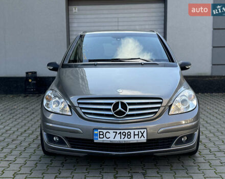 Серый Мерседес Б-класс, объемом двигателя 2 л и пробегом 267 тыс. км за 6600 $, фото 2 на Automoto.ua
