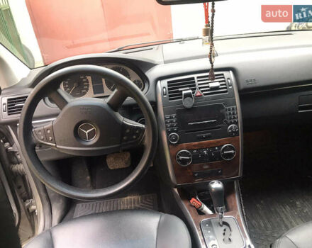 Серый Мерседес Б-класс, объемом двигателя 2 л и пробегом 261 тыс. км за 6200 $, фото 4 на Automoto.ua