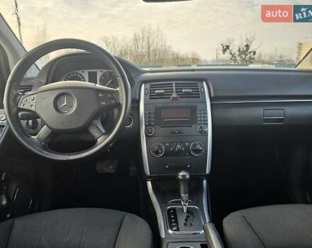 Серый Мерседес Б-класс, объемом двигателя 2.04 л и пробегом 227 тыс. км за 4950 $, фото 2 на Automoto.ua