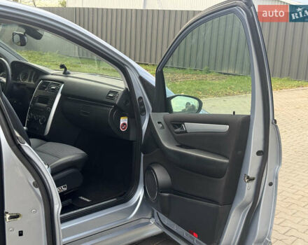 Сірий Мерседес Б-клас, об'ємом двигуна 2 л та пробігом 210 тис. км за 6200 $, фото 4 на Automoto.ua