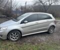 Сірий Мерседес Б-клас, об'ємом двигуна 2 л та пробігом 300 тис. км за 5500 $, фото 1 на Automoto.ua
