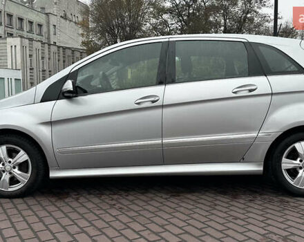 Серый Мерседес Б-класс, объемом двигателя 1.7 л и пробегом 237 тыс. км за 6600 $, фото 11 на Automoto.ua