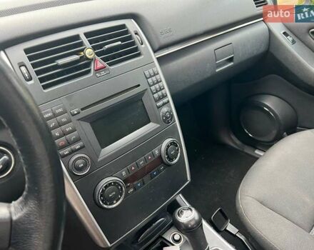 Серый Мерседес Б-класс, объемом двигателя 2.03 л и пробегом 240 тыс. км за 8700 $, фото 4 на Automoto.ua