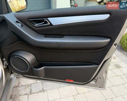 Серый Мерседес Б-класс, объемом двигателя 1.99 л и пробегом 288 тыс. км за 7000 $, фото 89 на Automoto.ua