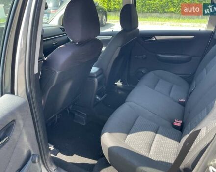 Серый Мерседес Б-класс, объемом двигателя 1.9 л и пробегом 240 тыс. км за 5800 $, фото 5 на Automoto.ua